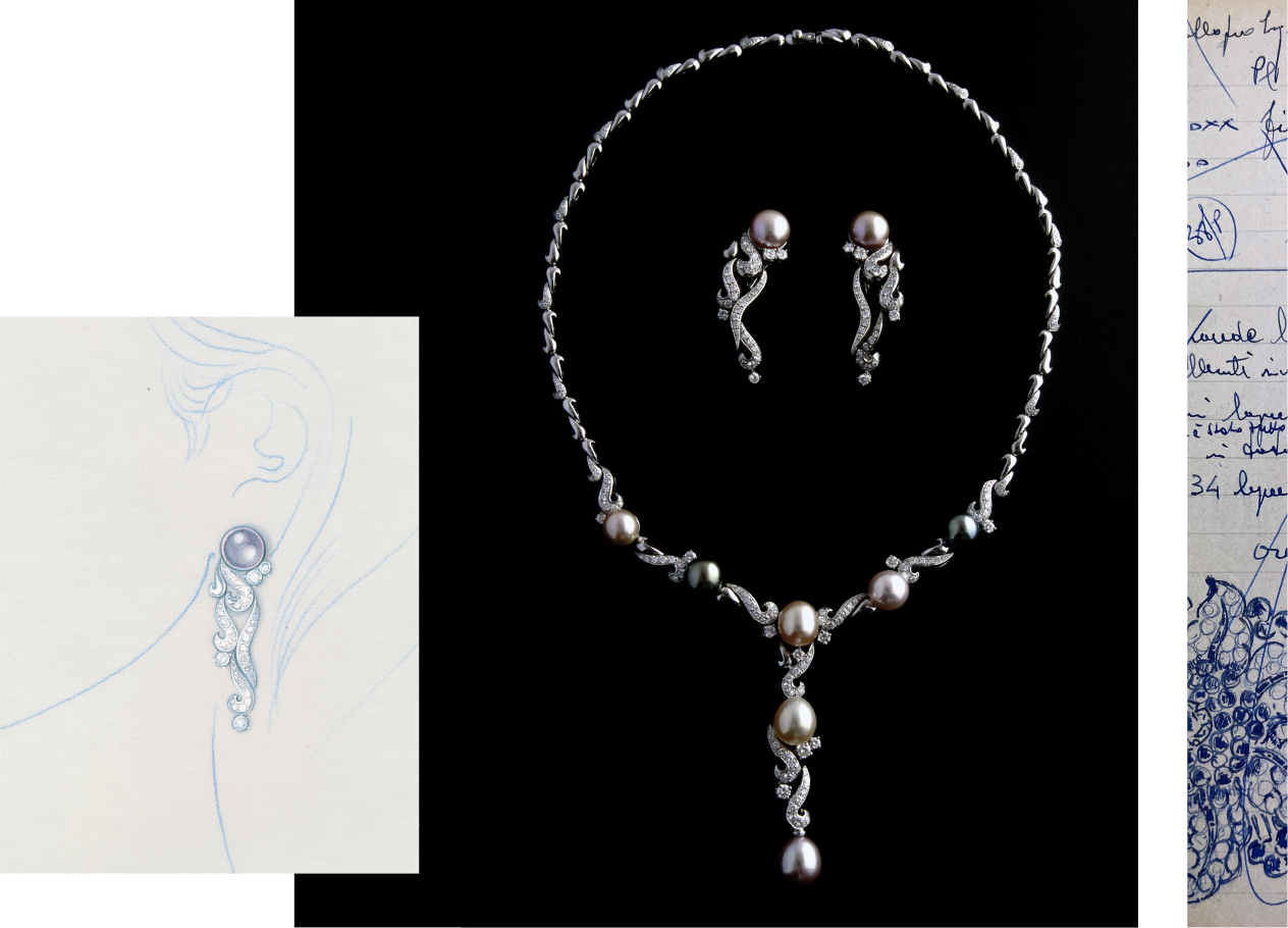 Collana e orecchini in oro bianco con perle, accanto a uno schizzo di progettazione e appunti storici