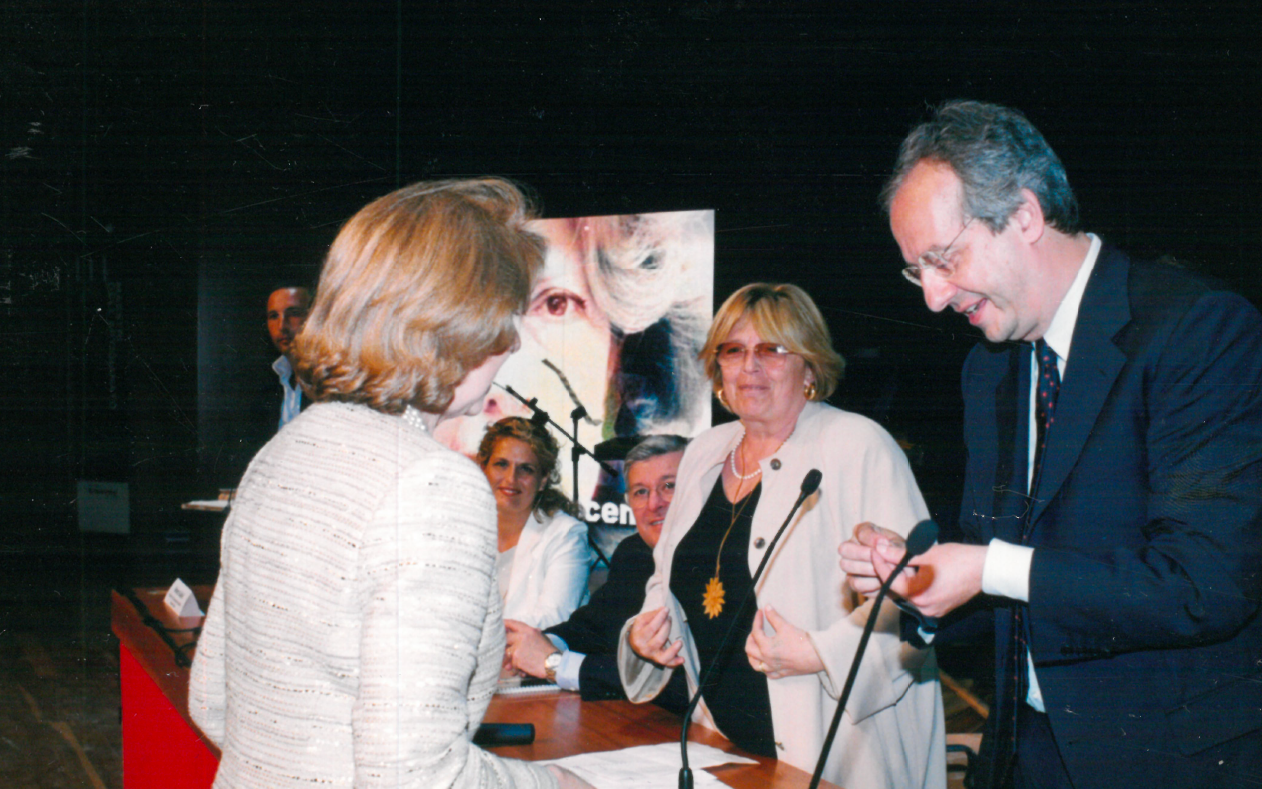 Cerimonia di consegna della Targa Oro di Roma a Marina Crescenzi, 2005